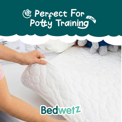 Perfect for potty training: lifting the White Plain pad off a bed for a quick change